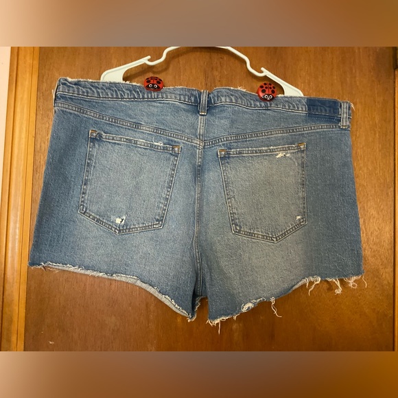 NWT- Abercrombie and Fitch- High Rise Mom Short - Size 36/22 - Picture 14 of 15